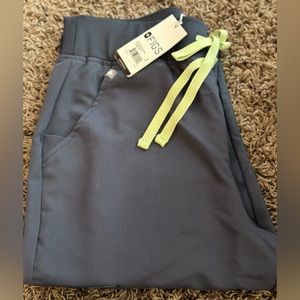 NWT Women's Space Navy Zamora High
Waisted 2.0 - Medium Petite Jogger Scrub